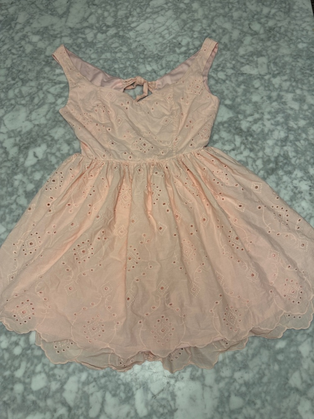 Beautiful pale pink eyelet sundress from Francesca’s Collections.